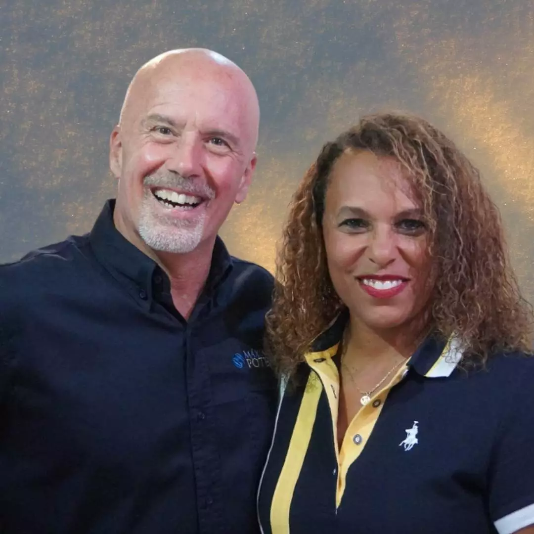 Andrés y Tiffany Bucksot Máximo Potencial. Autor del libro Reino o religión